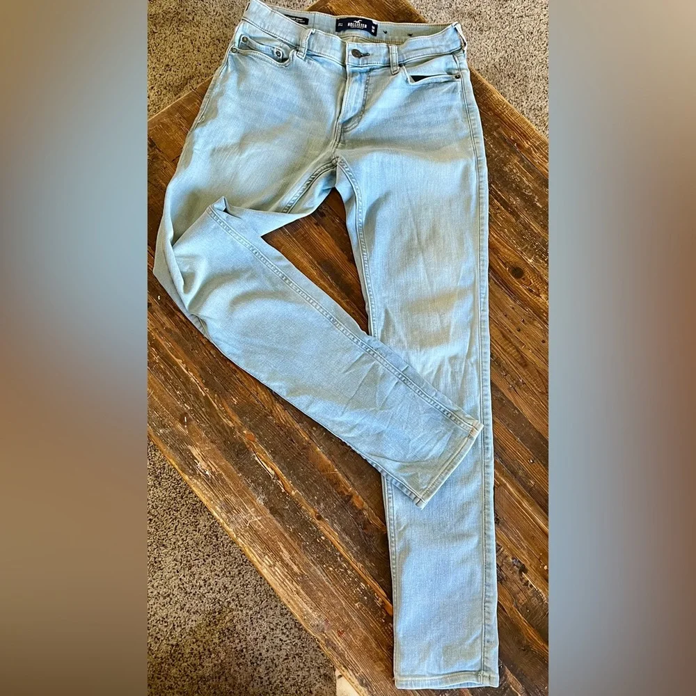 Hollister Light-Washed Stacked Skinny Jeans 30X30 - Picture 3 of 8
